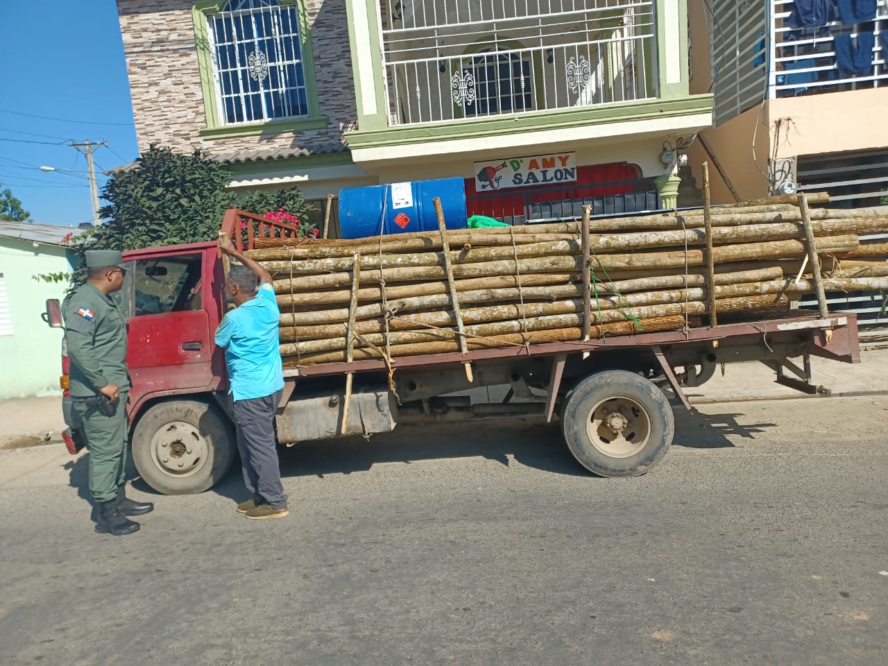 SENPA Detiene Persona Transportando Madera Ilegal en Sánchez Ramírez por Falta de Permisos Ambientales
