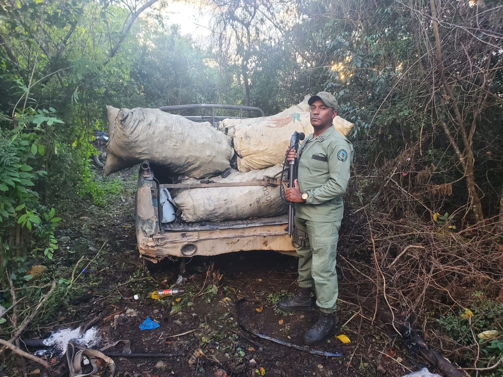 SENPA Incauta 25 Sacos de Carbón Vegetal en San Pedro de Macorís, Continúa la Búsqueda de Responsables
