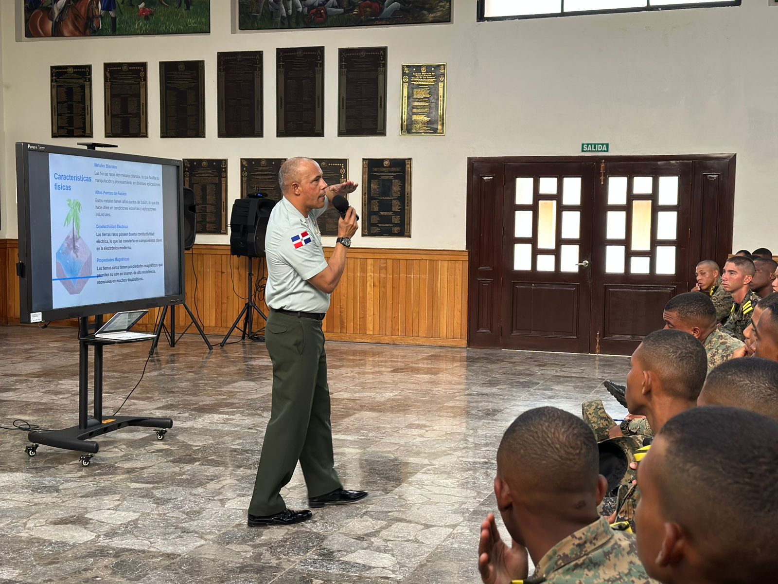 SENPA lleva educación ambiental a la Academia Militar