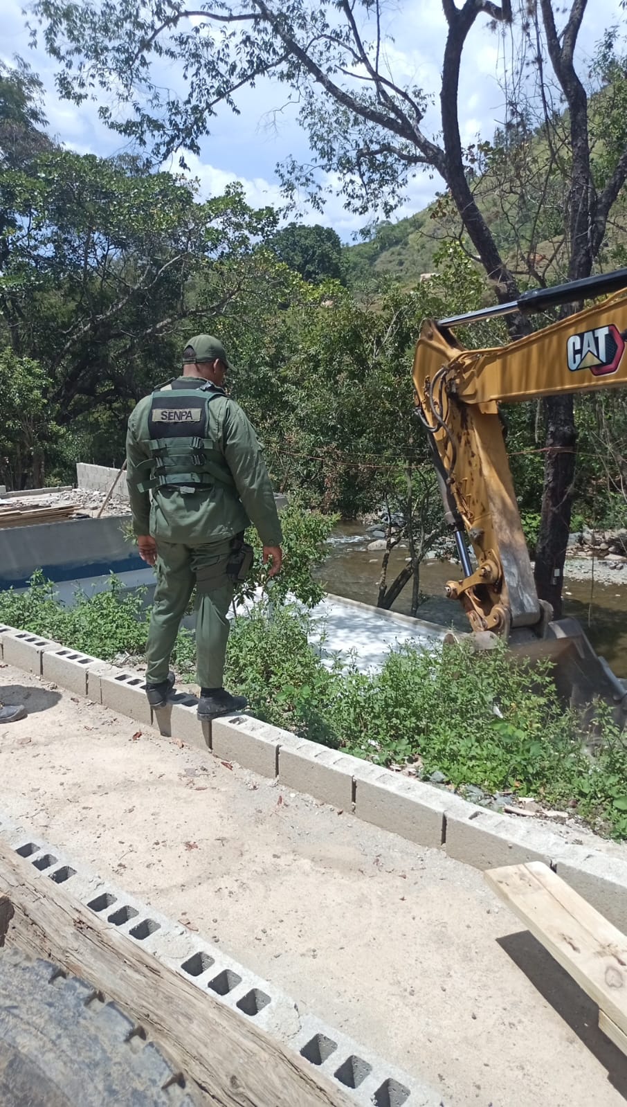SENPA y Medio Ambiente ejecutan demoliciones ilegales y detienen ciudadanos por incendios provocados SENPA y Medio Ambiente ejecutan demoliciones ilegales y detienen ciudadanos por incendios provocados