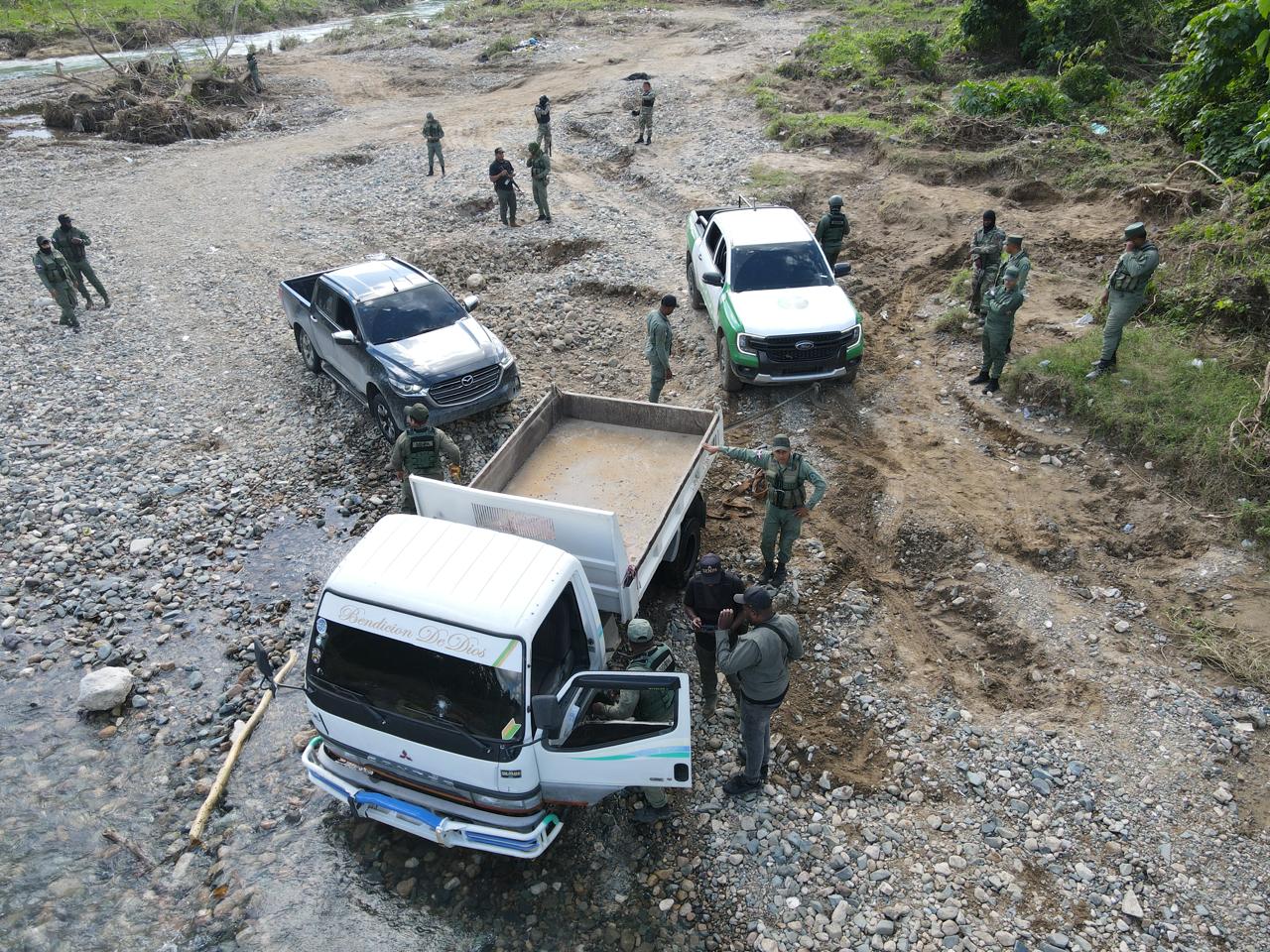 Senpa se une a la Fuerza de Tarea liderada por el Ejército y realizan Operativo Conjunto en San Cristóbal: tres camiones sorprendidos en extracción ilegal en la ribera del río Nigua. Senpa se une a la Fuerza de Tarea liderada por el Ejército y realizan Operativo Conjunto en San Cristóbal: tres camiones sorprendidos en extracción ilegal en la ribera del río Nigua.