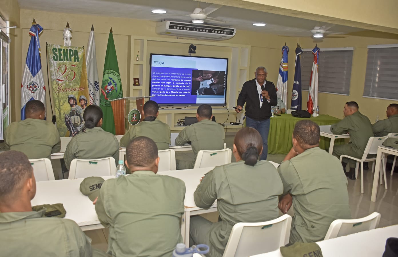 SENPA imparte charla sobre ética profesional orientada a la prevención del narcotráfico