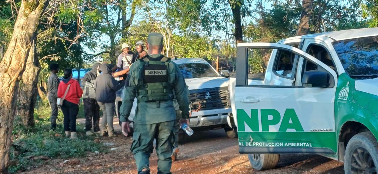 El SENPA y Medio Ambiente, en una operación conjunta con el Ejército y la Armada y de acción unificada con Migración, ejecutaron 46 operativos simultáneos en parques nacionales, áreas protegidas y zonas de amortiguamiento.