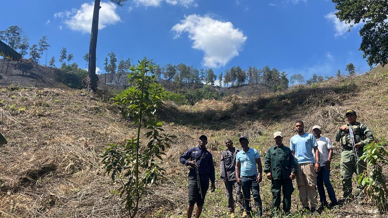 SENPA y técnicos ambientales detienen a tres personas y controlan incendio en San Juan.