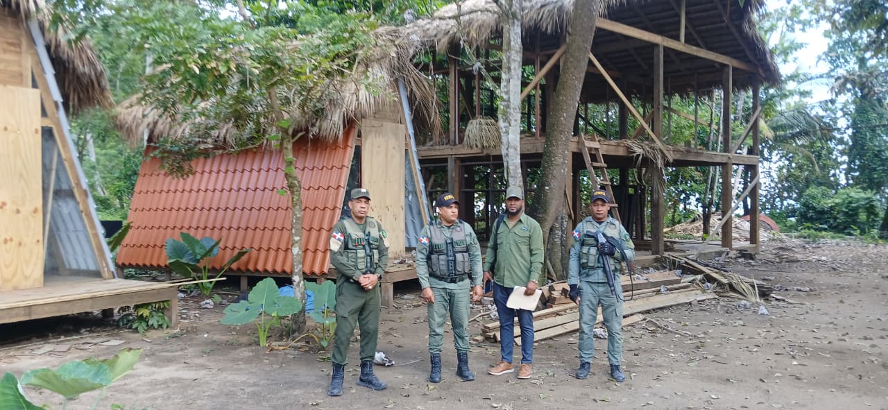 El SENPA ejecuta operativos simultáneos en varias provincias para garantizar el cumplimiento de la Ley 64-00 y la Ley 202-04.