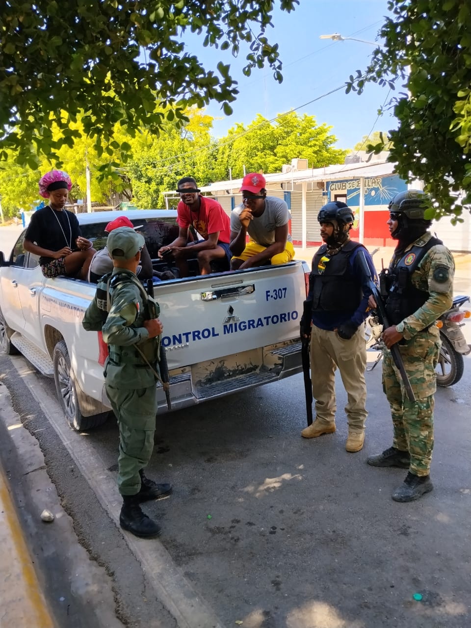 SENPA detiene a 25 personas y retiene dos camiones durante operativos simultáneos SENPA detiene a 25 personas y retiene dos camiones durante operativos simultáneos