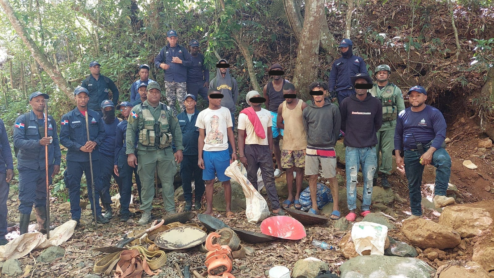 SENPA DETIENE A SIETE PERSONAS Y OCUPA EQUIPOS, CABALLOS Y UN ARMA ARTESANAL DURANTE OPERATIVO CONTRA LA EXTRACCIÓN ILEGAL DE ORO EN LOMA 7 PICOS