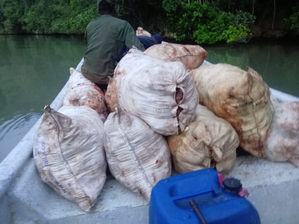 SENPA retiene nueve animales de carga y 1,620 libras de productos agrícolas en el Parque Nacional Los Haitises
